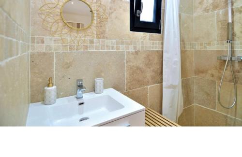Bezouce Villa | Inviting Villa with Private Pool for Family Getaways