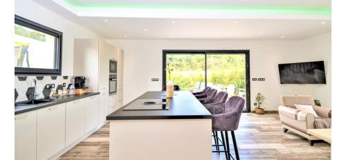 Bezouce Villa | Inviting Villa with Private Pool for Family Getaways