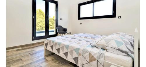 Bezouce Villa | Inviting Villa with Private Pool for Family Getaways