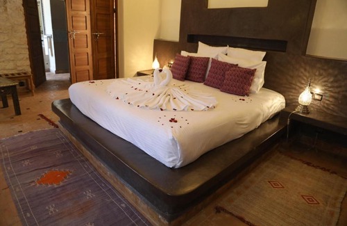 Ounagha Bed & Breakfast | Elegant Guest Rooms at Riad Dharma with Ocean Views