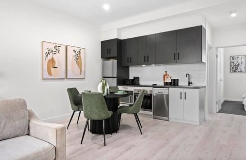 Port Adelaide Apartment | Charming 2 Bed Apartment - Family Friendly with Breakfast