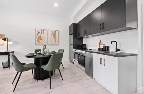 Port Adelaide Apartment | Charming 2 Bed Apartment - Family Friendly with Breakfast