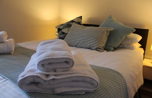 Heybridge Bed & Breakfast | Cozy Retreat at Jolly Sailor - Enjoy Dining by the Quay