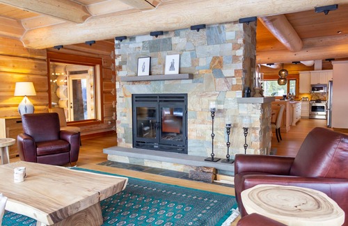 Smithers Villa | Relax at JollyMore | Deer Ridge: Pool, Spa & Family Fun