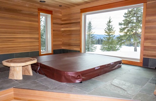 Smithers Villa | Relax at JollyMore | Deer Ridge: Pool, Spa & Family Fun