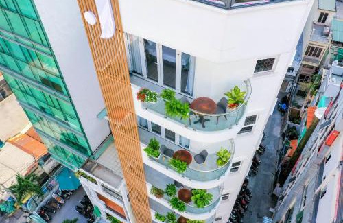 Phuong 8 Hotel | Budget-Friendly Jomo: 9/10 Rating & Family Amenities