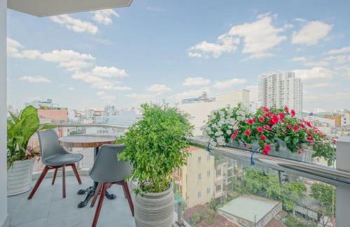 Phuong 8 Hotel | Budget-Friendly Jomo: 9/10 Rating & Family Amenities