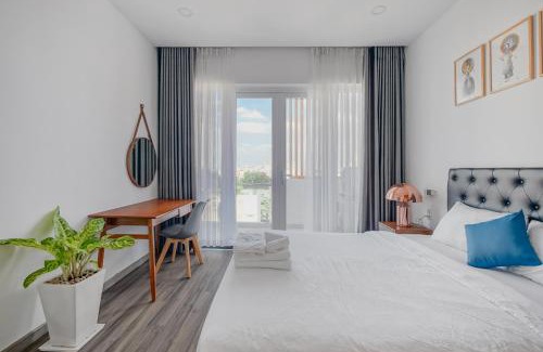 Phuong 8 Hotel | Budget-Friendly Jomo: 9/10 Rating & Family Amenities