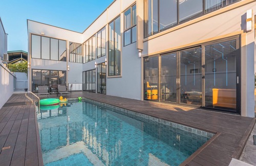 Na Kluea Villa | Jomtien Beach 4 bedrooms - independent swimming pool and KTV