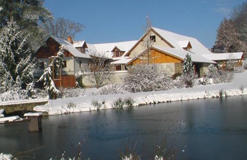 Zhor u Mlade Vozice House | Relax at Jonášův Mlýn: Family-Friendly with Pool & Dining