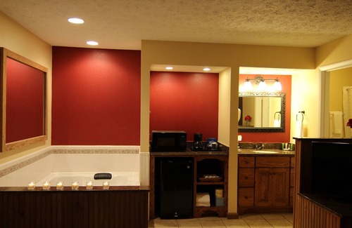 Maggie Valley Hotel | Top-Rated Jonathan Creek Inn with Pool & Family Amenities