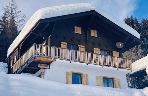 Riederalp Apartment | Inviting Jonathan Parterre with Spa and Family-Friendly Amenities