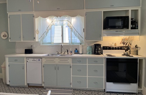 Confluence House | Discover Jones Inn Confluence: Pet-Friendly with Pool & Views