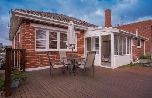 Burnie Bed & Breakfast | Discover Jones On Wilson Boutique B&B - 4-Star Retreat