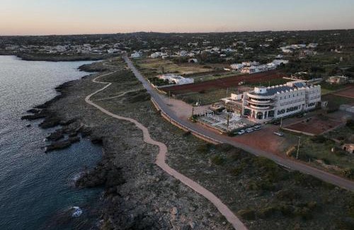 Posto Rosso Hotel | Pet-Friendly Jonico Hotel with Ocean View Amenities