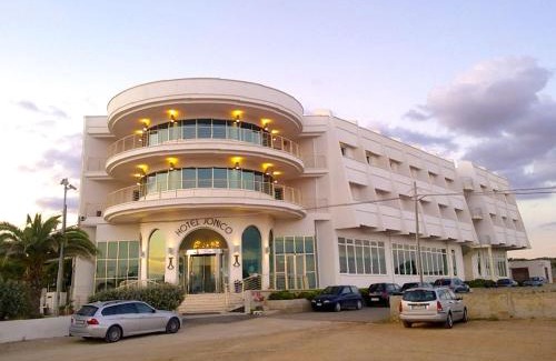 Posto Rosso Hotel | Pet-Friendly Jonico Hotel with Ocean View Amenities