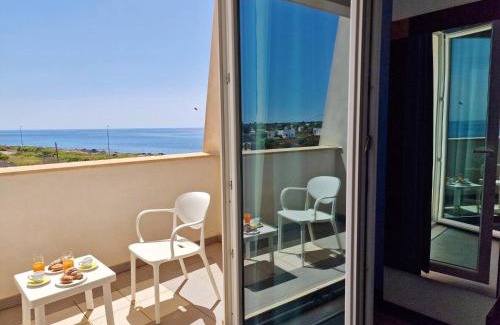 Posto Rosso Hotel | Pet-Friendly Jonico Hotel with Ocean View Amenities