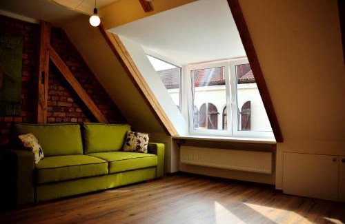 Old Town Apartment | Guest Rated Jono Apartment: Family-Friendly with Hot Tub