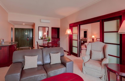 Connolly Hotel | Relax at Joondalup Resort: 4-Star Spa & Family-Friendly Amenities