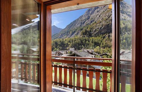 Courmayeur Apartment | Explore Jorasses La Maison de Courma: Rated 9.5/10!