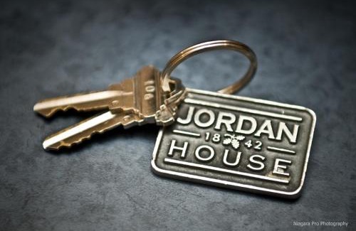 Jordan Hotel | Jordan House Hotel: Family-Friendly Retreat with Dining Options