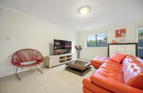 Jordan Springs Villa | Cozy Jordan Springs 3BR Family Home with WiFi & Parking