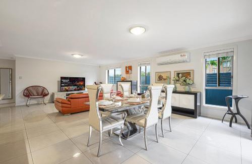 Jordan Springs Villa | Cozy Jordan Springs 3BR Family Home with WiFi & Parking