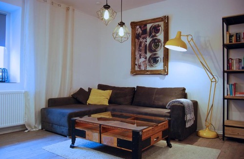 Pempelfort Apartment | Elegantly Appointed Jordan Suite with Family-Friendly Amenities