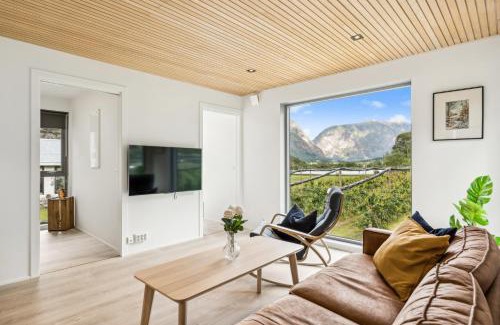Tonjum House | Idyllic Jordeplegarden Holiday Home Near Flåm - 9.8 Rated