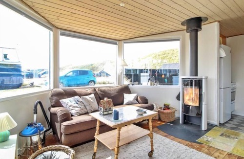 Fjand Badeby House | Beachside Retreat: Jorie with Ocean Views & Spa Access