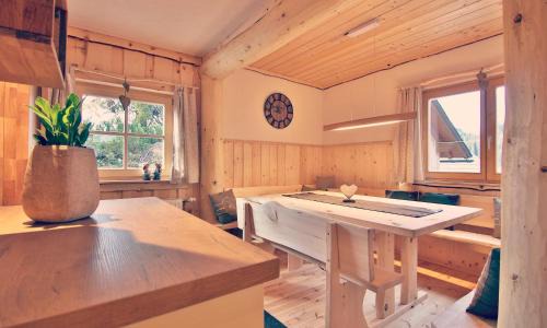 Goestling an der Ybbs House | Discover JoSchi Almhütte Hochkar: Pet-Friendly Retreat