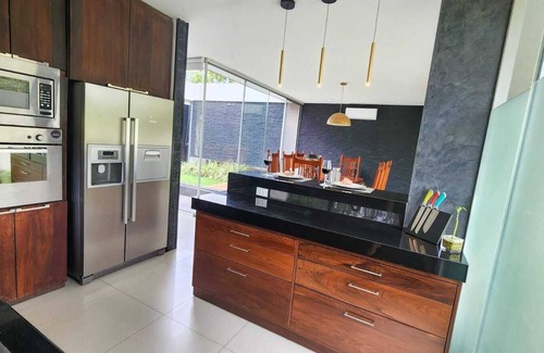 Santa Cruz House | Discover Jose Luis Noya: Family-Friendly Retreat with Pool