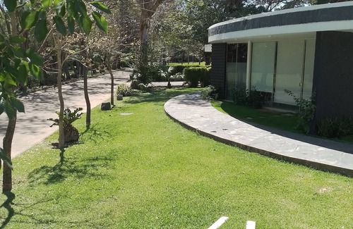 Santa Cruz House | Discover Jose Luis Noya: Family-Friendly Retreat with Pool