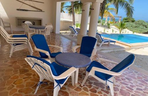 Ixil House | Relax at Jose's Ha Uay House with Private Beach & Pool