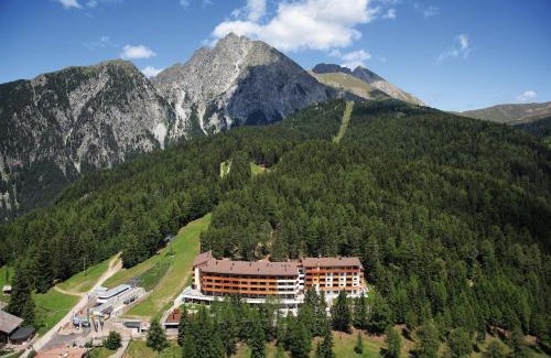 Avelengo Hotel | Josef Mountain Resort: Oceanfront Bliss with Top Amenities