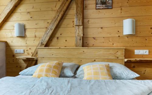 Spindleruv Mlyn House | Pet-Friendly Resort Sv. František with Hot Tub & Breakfast