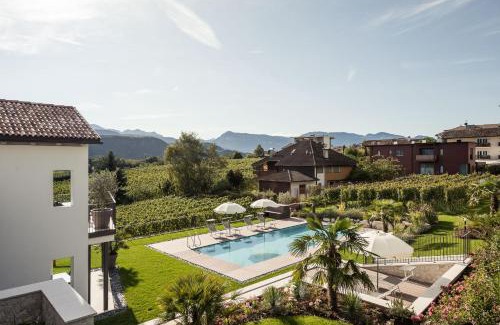 Caldaro Sulla Strada del Vino Apartment | Elegant Josefshof: 4-Star Oceanfront Hotel with Hot Tub