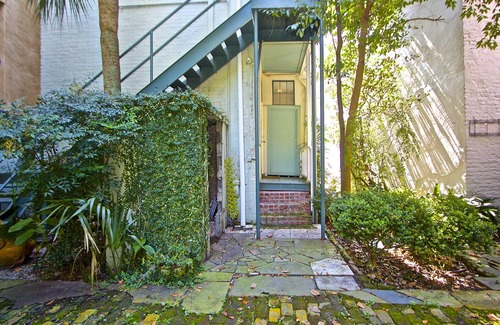 Charleston Historic District House | Discover Josephine's Garden Apartment Near King St. with Pool