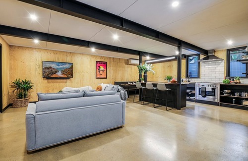 Agnes Water House | Guest Rated 10/10: Joshi's Oceanfront Family Guesthouse