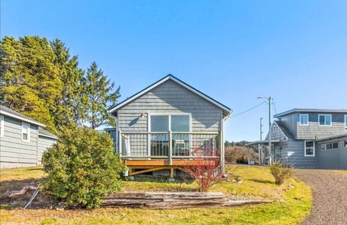 Grayland House | Cozy Josie Dyas Cottage: Pet-Friendly Family Retreat
