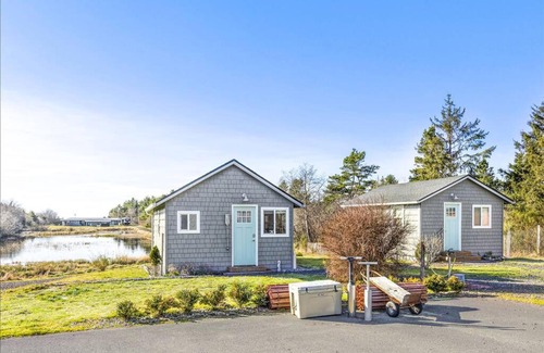 Grayland House | Cozy Josie Dyas Cottage: Pet-Friendly Family Retreat