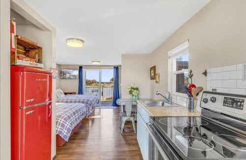 Grayland House | Cozy Josie Dyas Cottage: Pet-Friendly Family Retreat