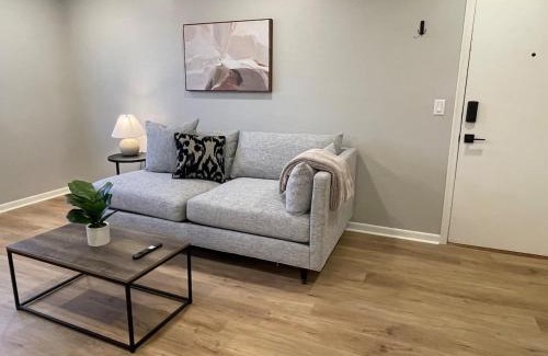 Joslyn Castle Apartment | Cozy Joslyn 6: Pet-Friendly Retreat in Midtown Omaha