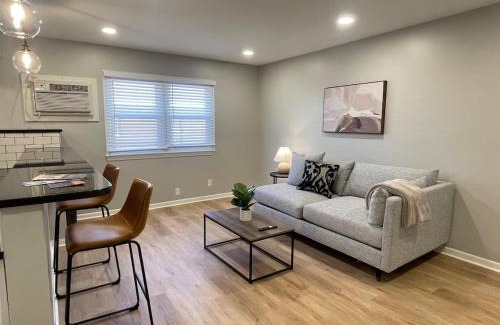Joslyn Castle Apartment | Cozy Joslyn 6: Pet-Friendly Retreat in Midtown Omaha