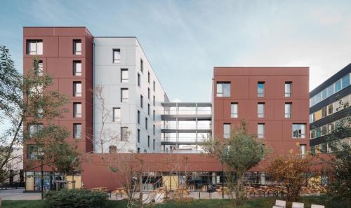 Anatole France Danton Hotel | Pet-Friendly JOST Hôtel Le Havre Centre Gare - Rated 8.9/10