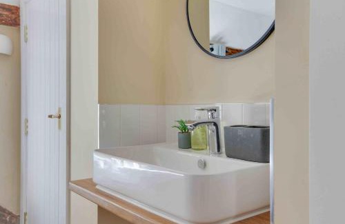 Heybridge House | Experience Josua Medieval Living: Pet-Friendly Comfort