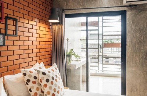 Makham Tia Hotel | Budget-Friendly Journey Hostel Suratthani with Breakfast