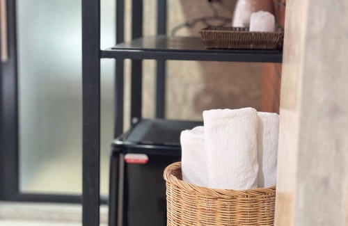 Makham Tia Hotel | Budget-Friendly Journey Hostel Suratthani with Breakfast