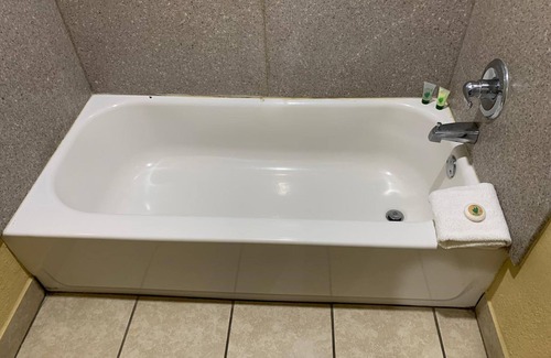 Marion Hotel | Budget-Friendly Journey Inn with Breakfast & Kitchen Access