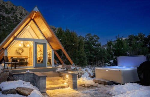 Whitewater House | Relaxing Retreat at Thimble Rock Pointe with Spa & Breakfast